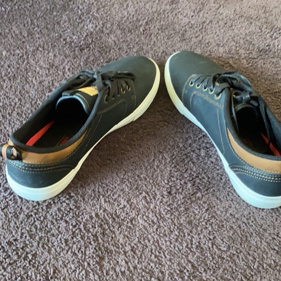 Men’s Levi’s Casual Sneakers-Size 8.5-Fit like 10 - Picture 3 of 5